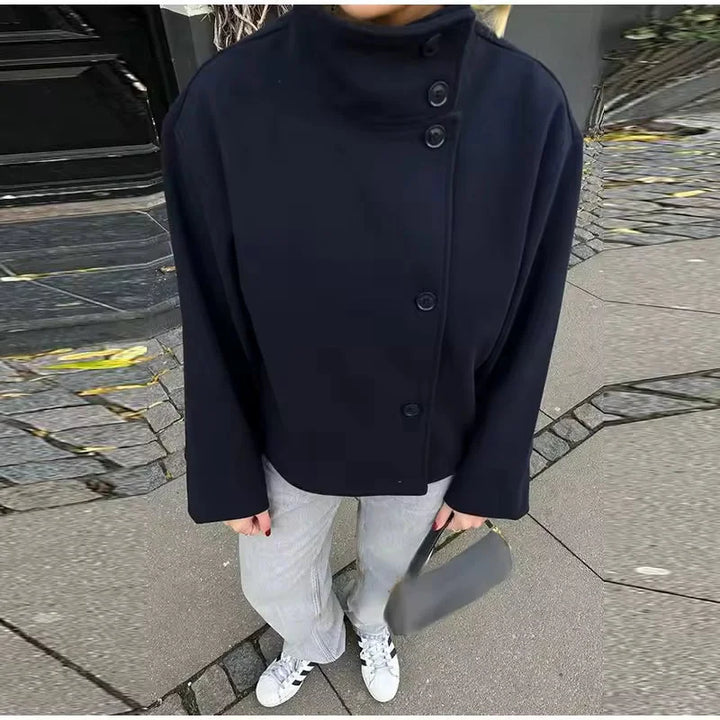 Damen Korte Jacke aus Baumwolle mit Knöpfen, Stehkragen und minimalistischer Schnittführung für einen modernen Look.