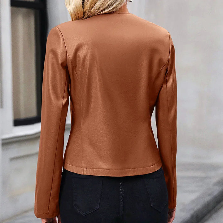 Damen Kurzjacke aus leichtem Stoff mit Reißverschluss und Rundhalsausschnitt, ideal für lässige Anlässe.