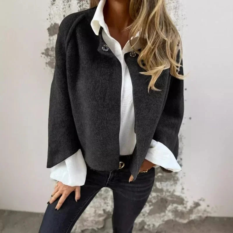 Damen Kurzjacke mit weiten Ärmeln und Knopfdetails