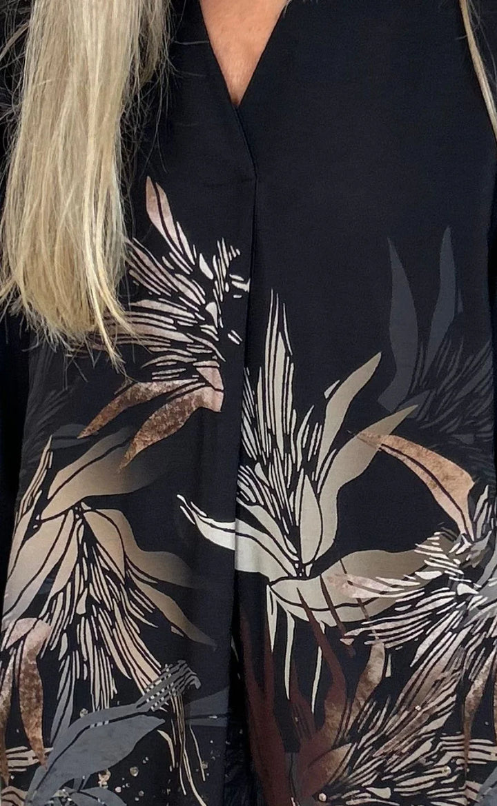 Schwarzes Damen Midi Kleid mit Blumenmuster aus leichtem Stoff, langen Ärmeln und tailliertem Schnitt für eine feminine…