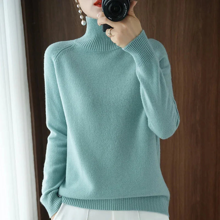 Damen Langarm Pullover in Grün mit Rollkragen, aus weichem Baumwoll-Mix, lässiger Schnitt und leichtes, atmungsaktives…
