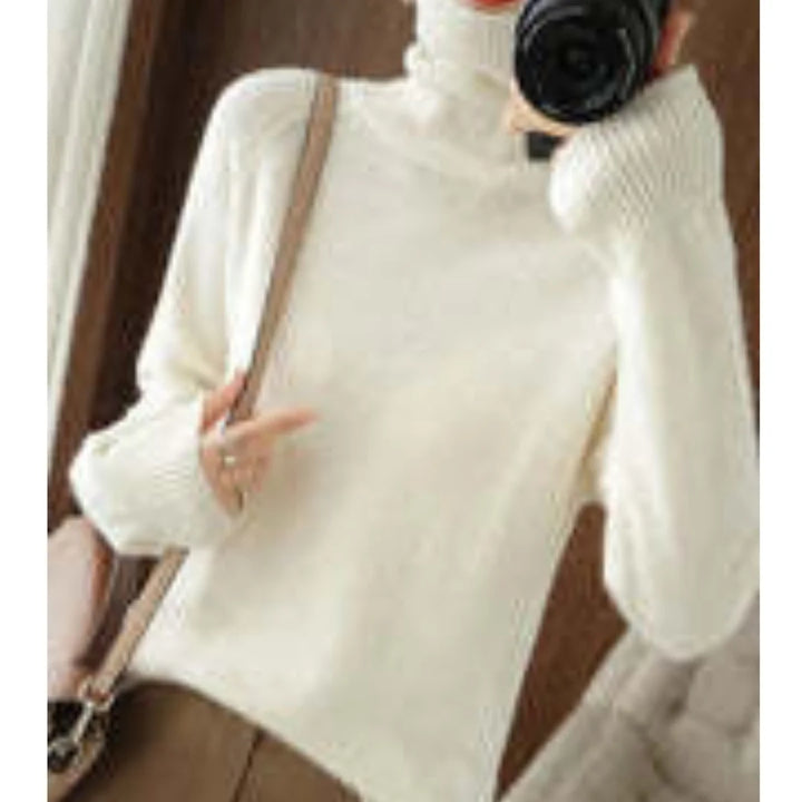 Weißer Damen Langarm Pullover mit Rollkragen aus weichem Baumwollmix für angenehmen Tragekomfort und lässigen Stil.