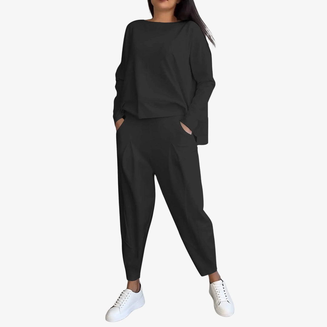 Schwarzer Damen Langarm Zweiteiler aus weichem Stoff, minimalistisches Design mit bequemer Passform und eleganten Details.