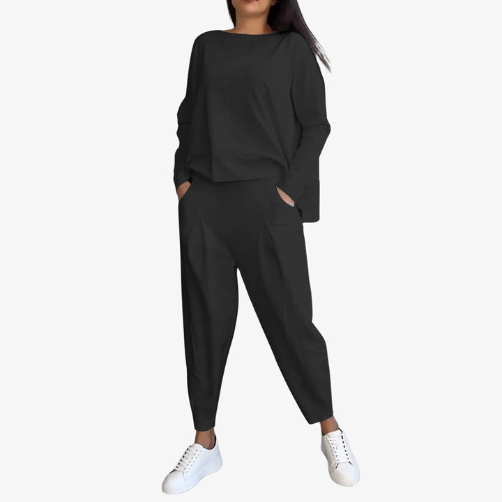 Schwarzer Damen Langarm Zweiteiler aus weichem Stoff, minimalistisches Design mit bequemer Passform und eleganten Details.