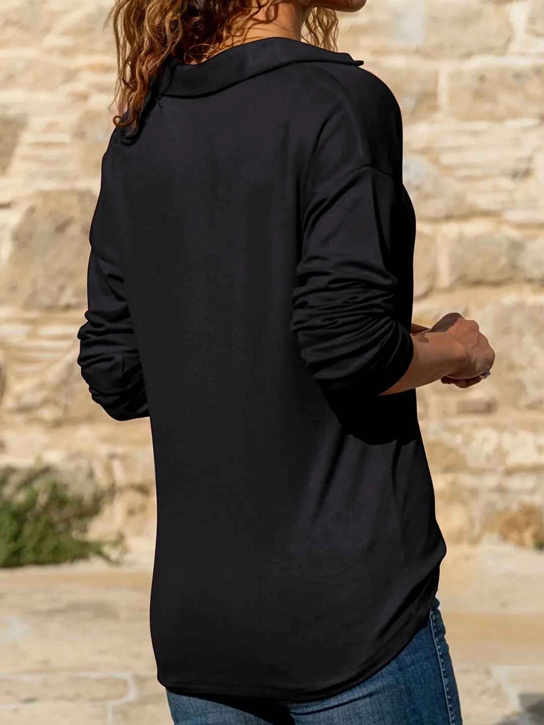 Damen Langarmshirt aus Baumwolle mit Reißverschlusskragen und lässigem Schnitt, ideal für einen entspannten Look.