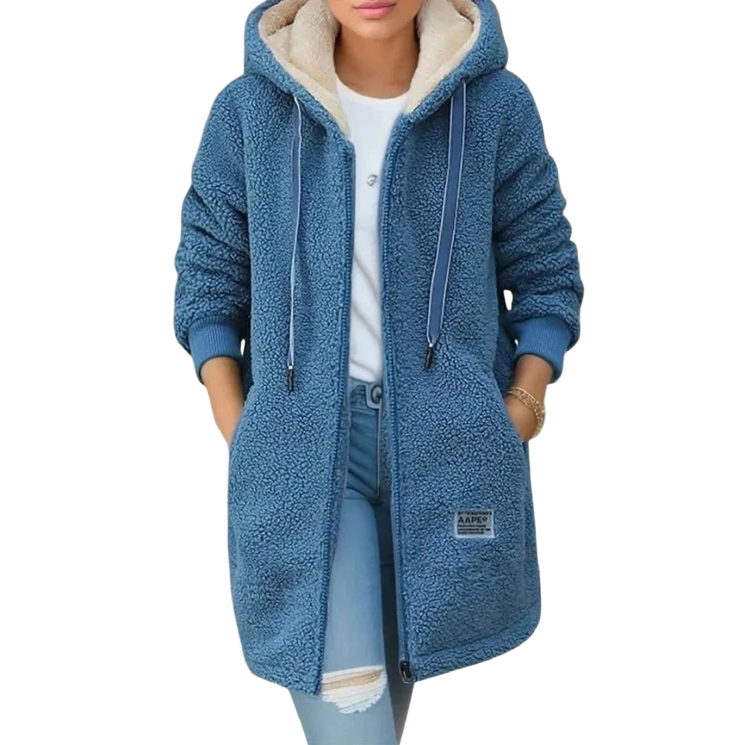 Damen Kapuzenfleecejacke in Blau, weich, mit Reißverschluss und praktischen Taschen für zusätzlichen Komfort und Wärme.