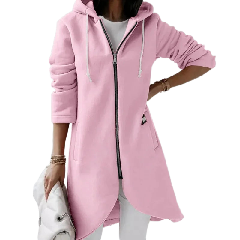 Rosa Damen Kapuzenmantel aus weichem Material mit Reißverschluss und praktischen Taschen für den Alltag.