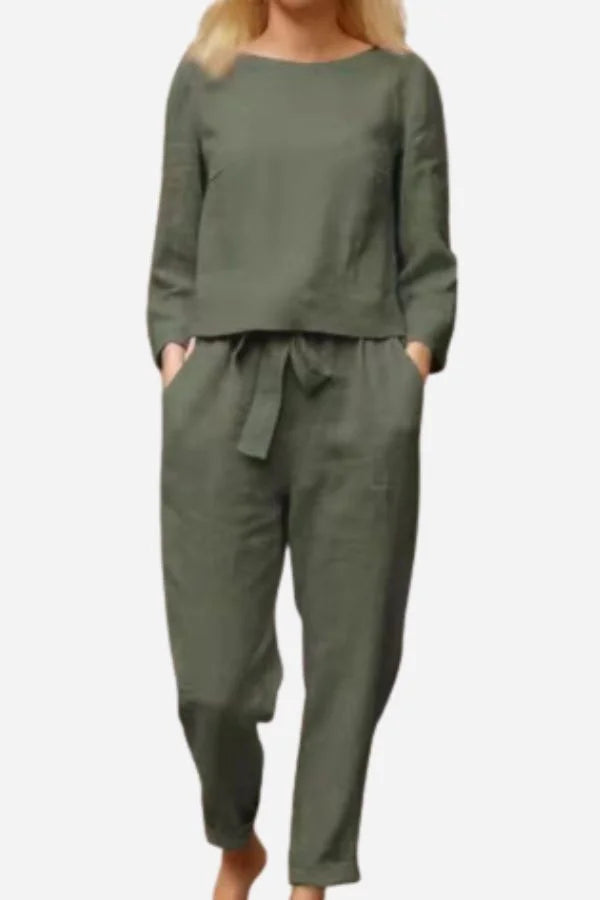 Damen Zweiteiler Set aus leichtem Leinen mit Rundhalsausschnitt, ideal für sommerliche Anlässe und gemütliche Tage.