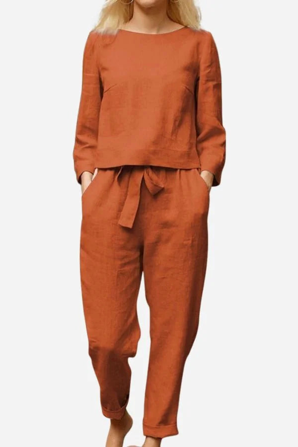 Damen Zweiteiler Set aus leichtem Leinen mit Rundhalsausschnitt, ideal für den Sommer, in zeitlosem Design.