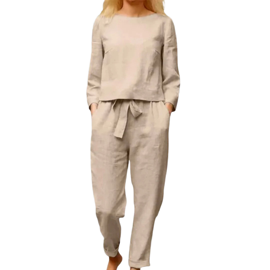 Damen Zweiteiler Set aus leichtem Leinen mit Rundhalsausschnitt und schlichtem design, perfekt für warme Tage.