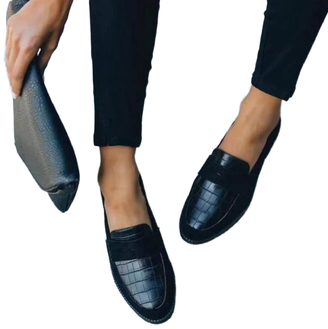 Schwarze Damen Loafers mit Krokoprägung, edles Design aus echtem Leder, elegante Slip-On-Schuhe für einen stilvollen Look.