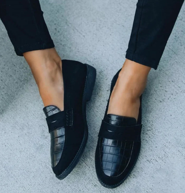 Schwarze Damen Loafers mit Krokoprägung, eleganter Slip-On-Stil für stilbewusste Frauen, perfekt für Alltags- und…