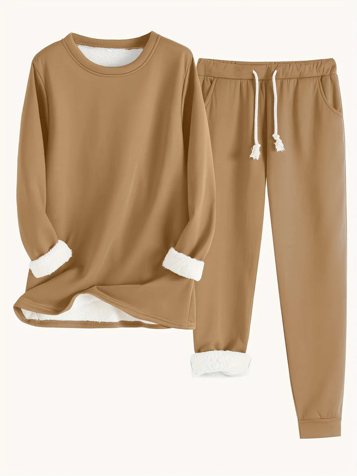 Damen Lounge-Set in Khaki, aus weichem Material, mit bequemen Innenfutter und lässigem Schnitt für entspannte Tage.