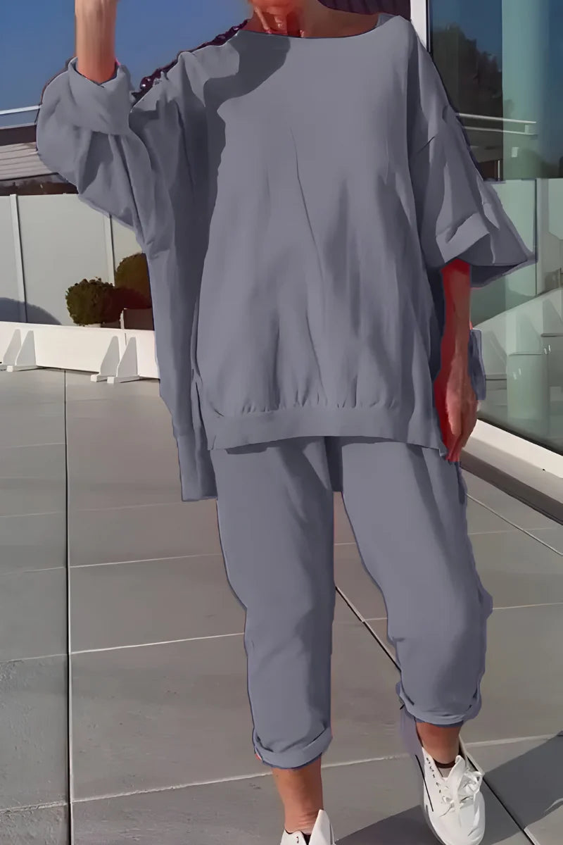 Grau Damen Loungewear-Set mit Oversized Top und Jogginghose aus weichem Baumwollmix für optimalen Komfort und lässigen Stil.