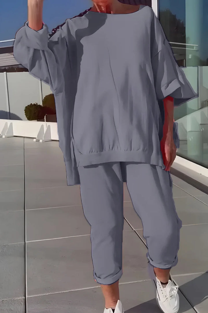Grau Damen Loungewear-Set mit Oversized Top und Jogginghose aus weichem Baumwollmix für optimalen Komfort und lässigen Stil.