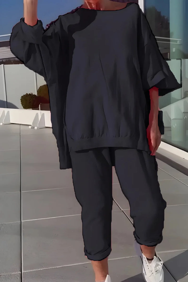 Schwarzes Damen Loungewear-Set aus weichem Baumwollmix, bestehend aus einem Oversized Top und bequemer Jogginghose.