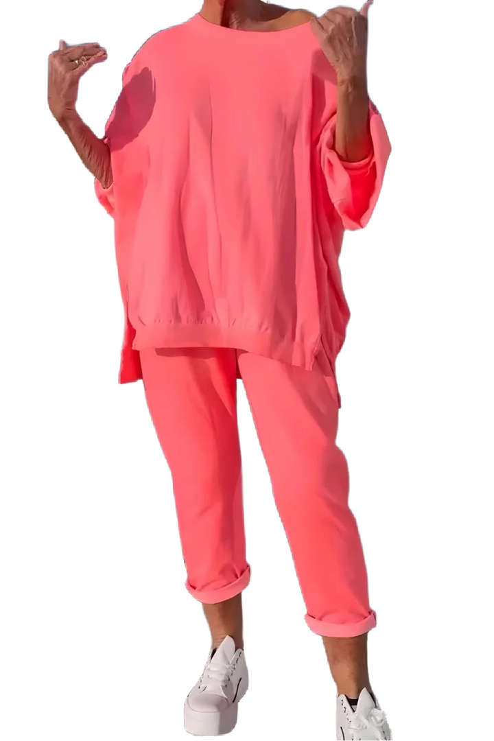Rosa Damen Loungewear-Set aus weichem Material mit oversized Top und bequemer Jogginghose für entspannte Tage.