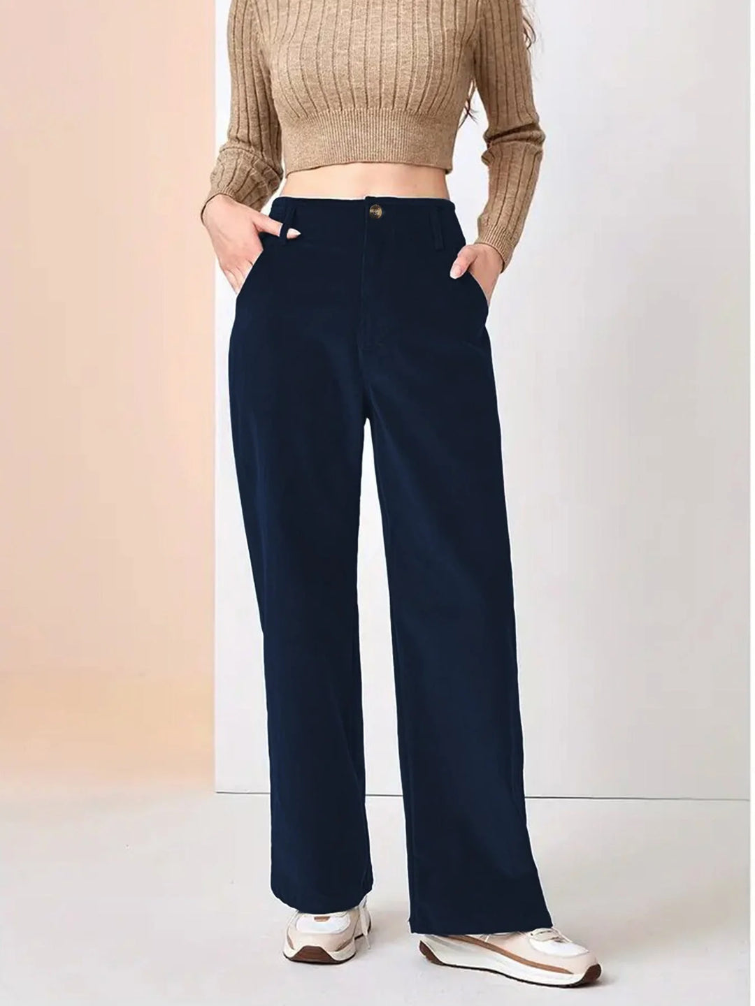 Damen Cordhose mit weitem Bein aus weichem Baumwollstoff, ideal für lässige Anlässe und komfortablen Sitz.