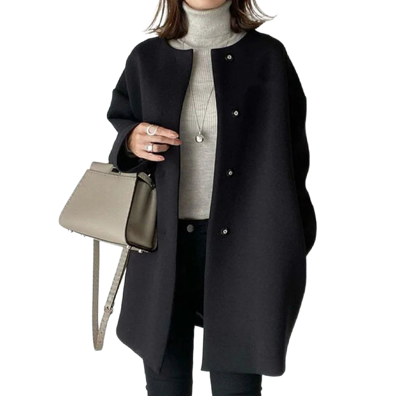 Damen Mantel in Kohleschwarz mit Knopfleiste, taillierter Silhouette und strapazierfähigem Mix aus Wolle und Polyester.