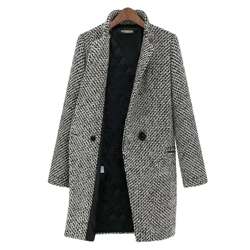 Damen Mantel in Schwarz und Weiß mit geometrischem Muster, aus weichem Wollmix, ideal für die Übergangszeit.