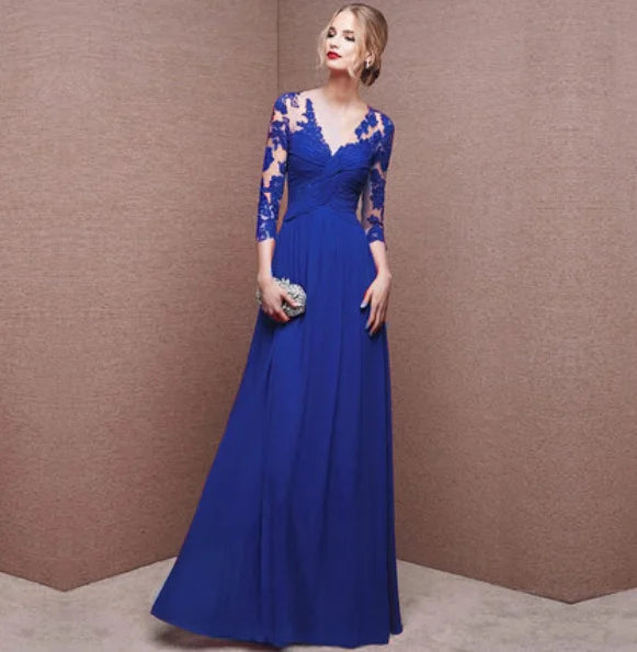 Blau maxi Kleid für Damen mit Spitzenapplikationen und Rückendetail aus angenehmem Stoff.