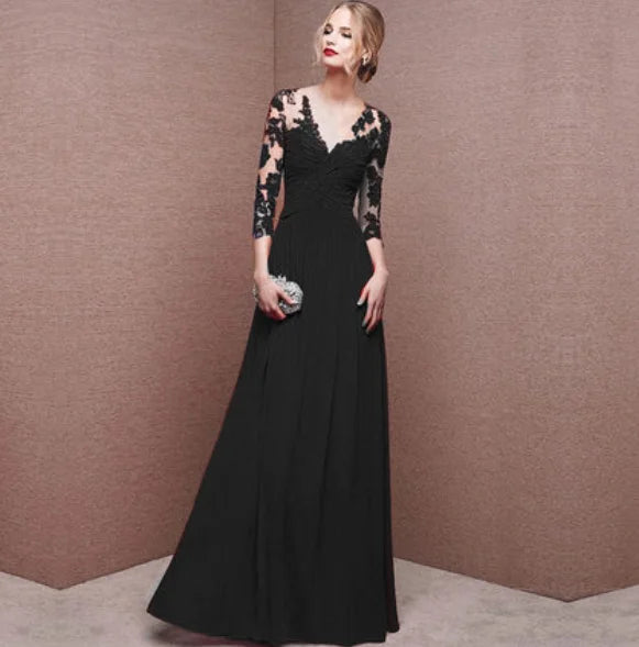 Schwarzes Maxikleid aus Spitze und Rückendetail für Damen, elegantes Design für besondere Anlässe, hochwertiges Material in…
