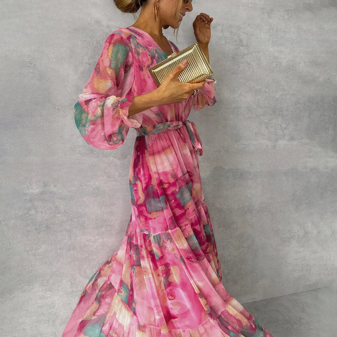 Maxi-Wickelkleid aus sanftem Stoff in Rosa mit rotem Rosenmuster für Damen, perfekt für sommerliche Tage im Garten oder…
