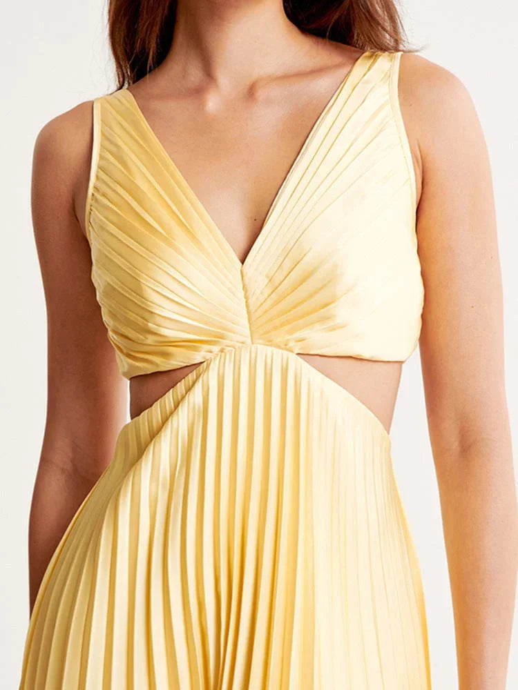 Damen Maxikleid Gelb Plissee mit Tiefem Ausschnitt – High-quality product image.
