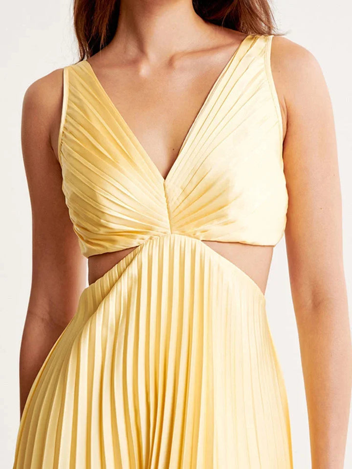 Damen Maxikleid Gelb Plissee mit Tiefem Ausschnitt – High-quality product image.