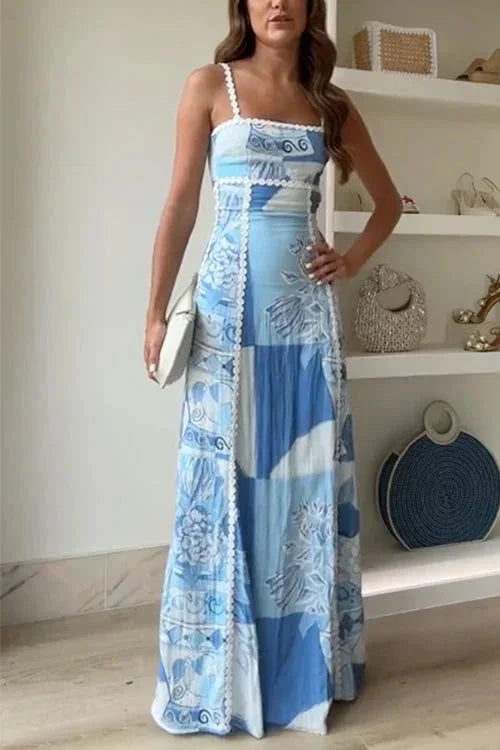 Damen Maxikleid in Blau mit Mustern und Schleifendetail – High-quality product image.
