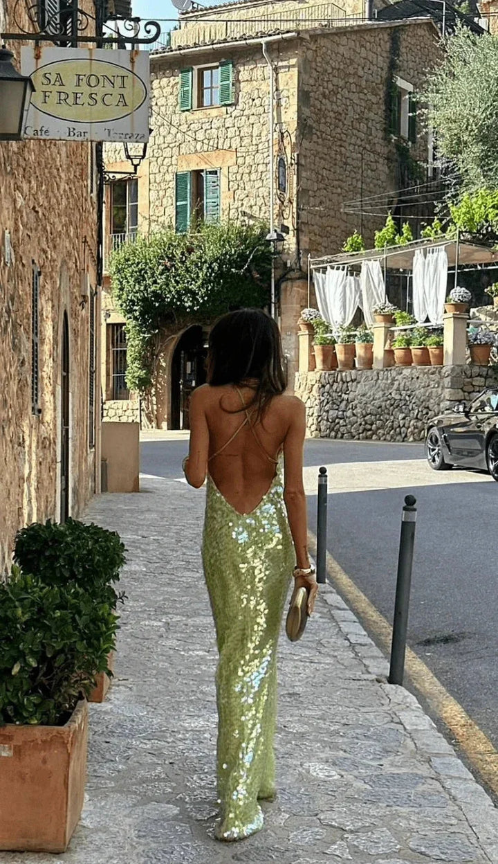 Damen Maxikleid in Limettengrün mit Pailletten und dünnen Trägern – High-quality product image.