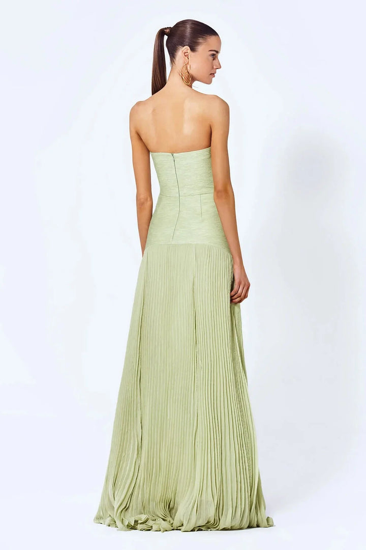 Damen Maxikleid in Olivgrün mit trägerlosem Design – High-quality product image.