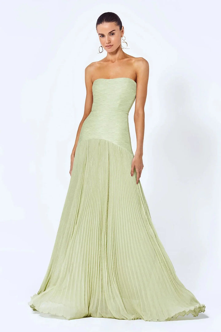 Damen Maxikleid in Olivgrün mit trägerlosem Design – High-quality product image.
