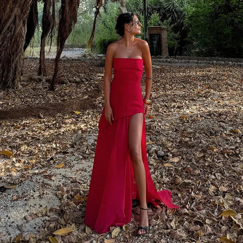 Damen Maxikleid mit asymmetrischen Schichten und geradem Schnitt – High-quality product image.