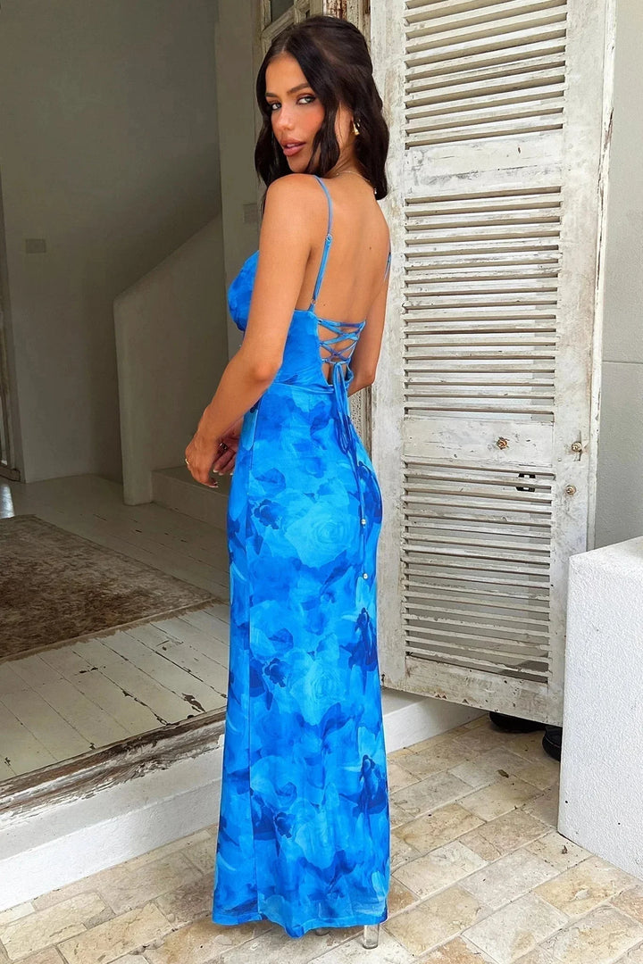 Damen Maxikleid mit blauem Blumenmuster und schmalen Trägern – High-quality product image.