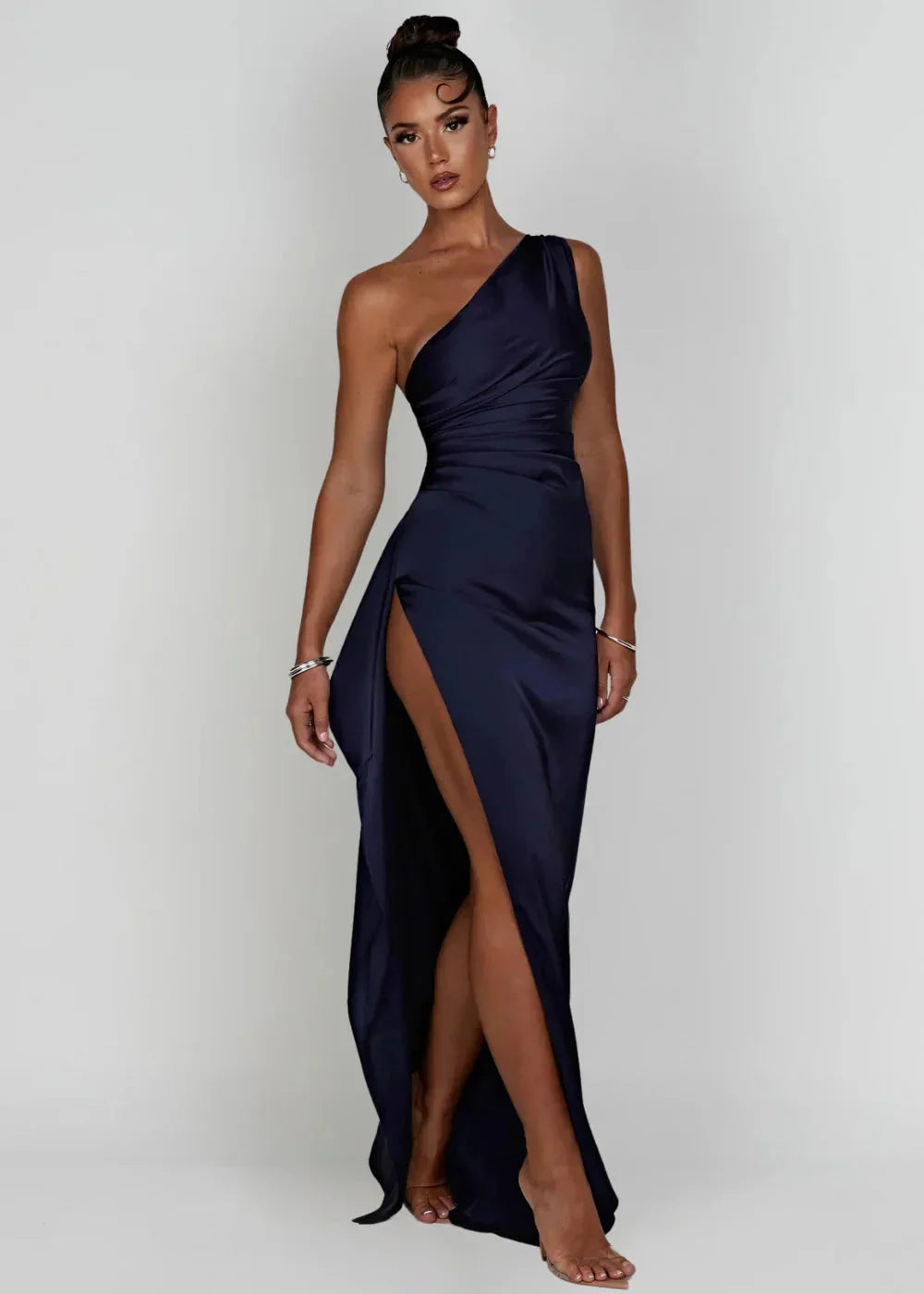 Damen Maxikleid mit Einer Schulter und Beinschlitz – High-quality product image.