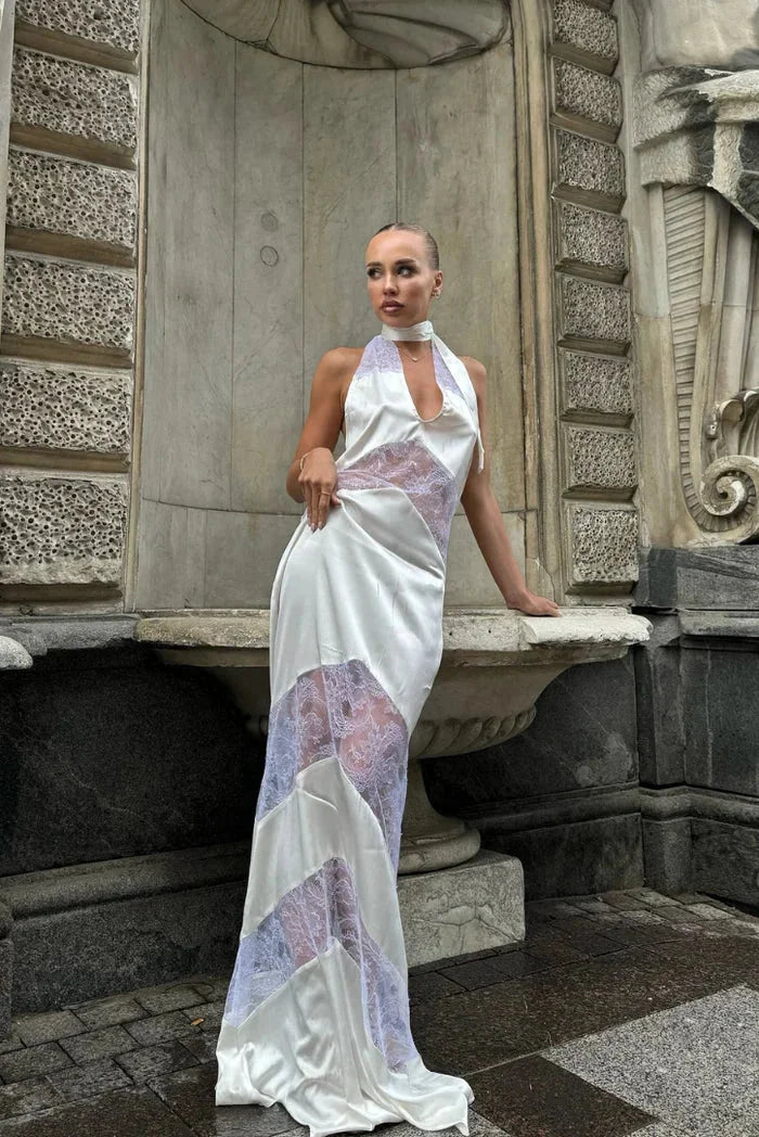 Damen Maxikleid mit Halfterkragen und Spitzendetails – High-quality product image.