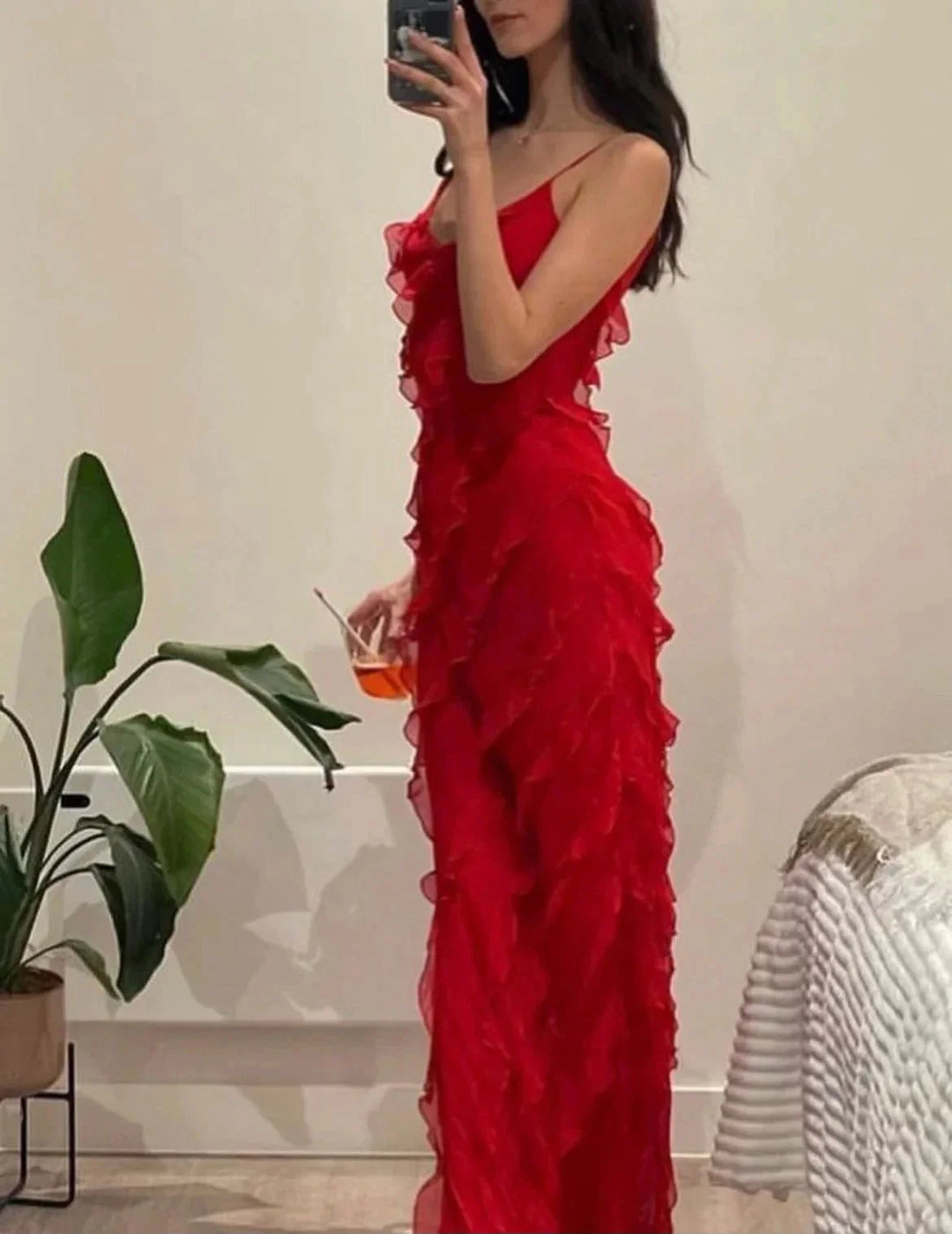 Damen Maxikleid mit Rüschen und schulterfreiem Schnitt – High-quality product image.