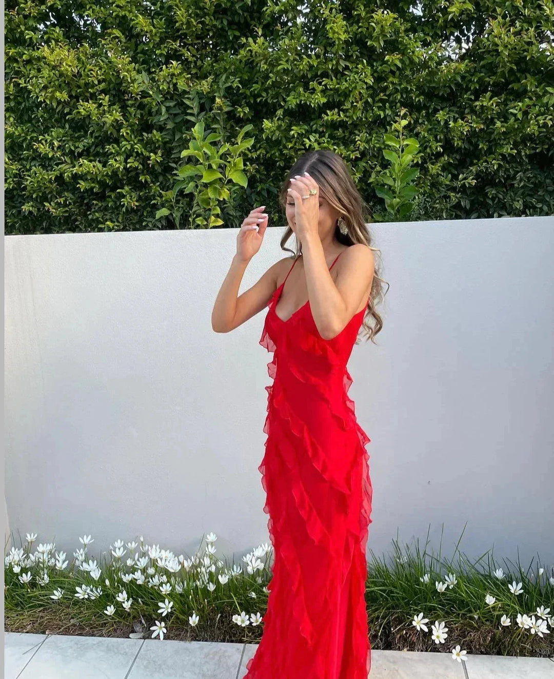 Damen Maxikleid mit Rüschen und schulterfreiem Schnitt – High-quality product image.