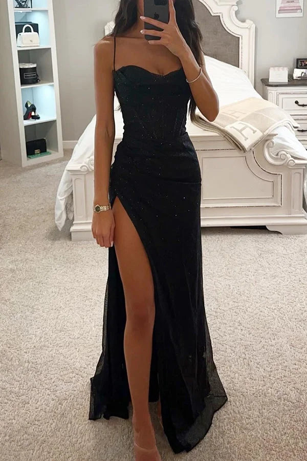 Schwarzes Maxikleid für Damen mit Spaghettiträgern, Schlitzausschnitt, aus leichtem und atmungsaktivem Stoff, ideal für den…