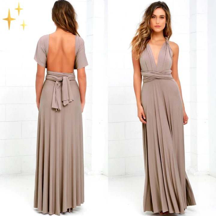 Hellbraunes Maxikleid für Damen mit verstellbarem Nackenband aus leichtem Stoff. Sommerliches Design perfekt für warme Tage.
