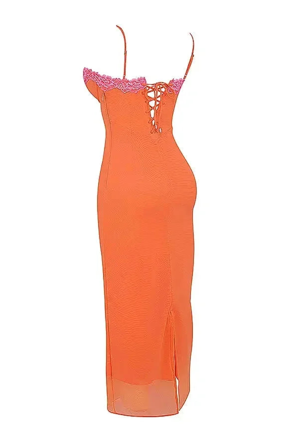 Damen Maxikleid mit verstellbaren Trägern und Blumenmuster – High-quality product image.