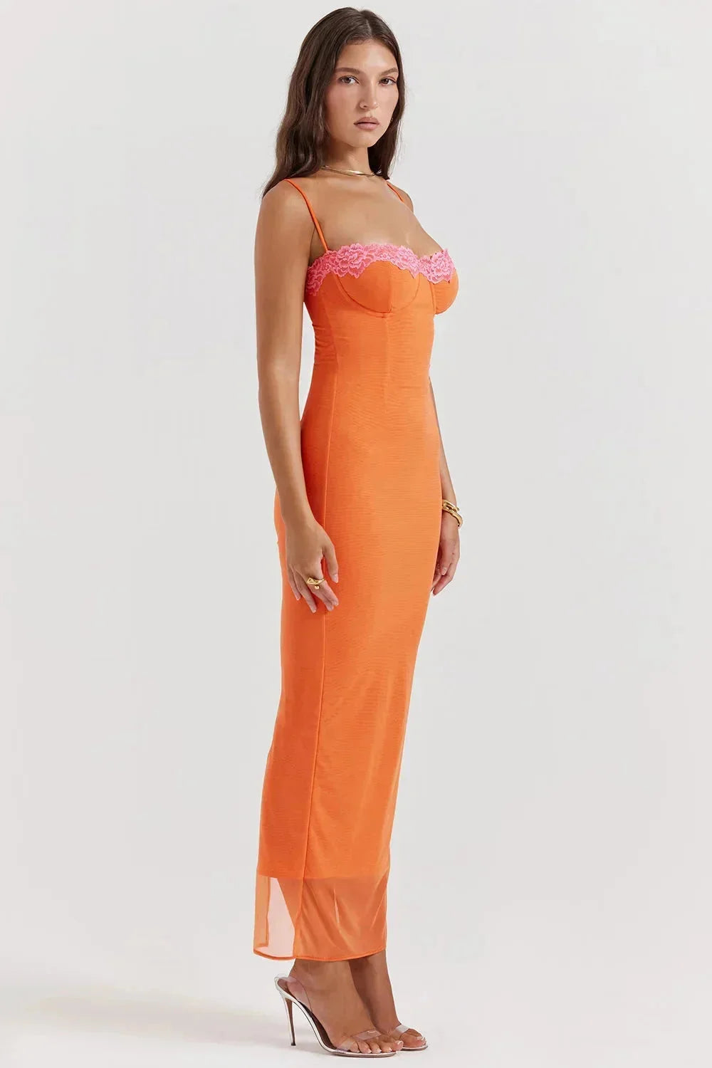 Damen Maxikleid mit verstellbaren Trägern und Blumenmuster – High-quality product image.
