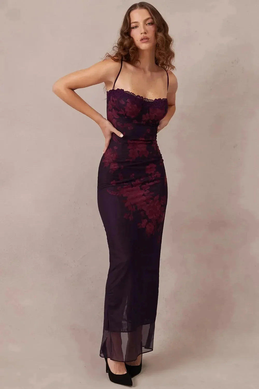 Damen Maxikleid mit verstellbaren Trägern und Blumenmuster – High-quality product image.