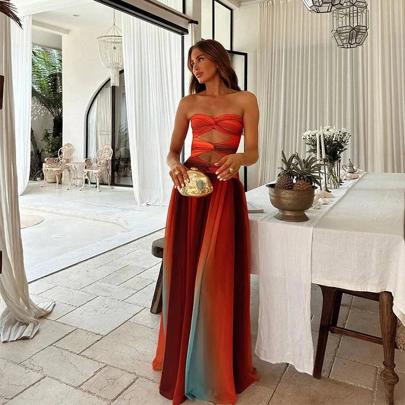 Damen Maxikleid trägerlos in Farbblock-Design – High-quality product image.