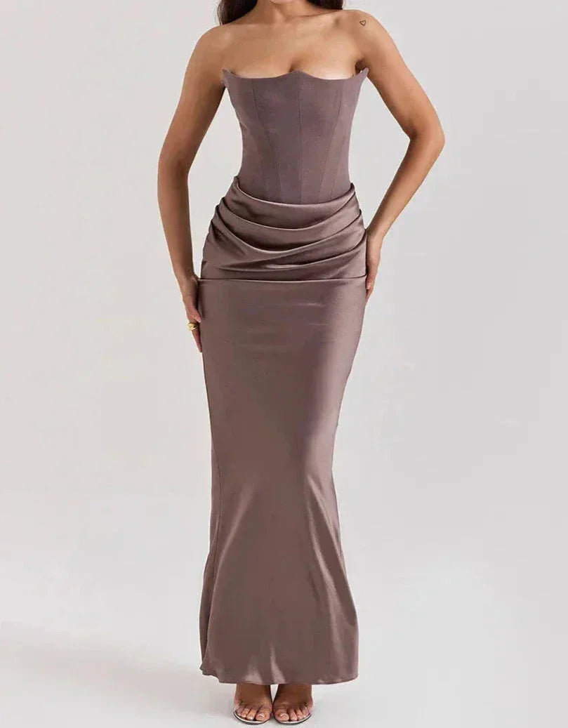 Damen Maxikleid trägerlos mit elegantem Design – High-quality product image.