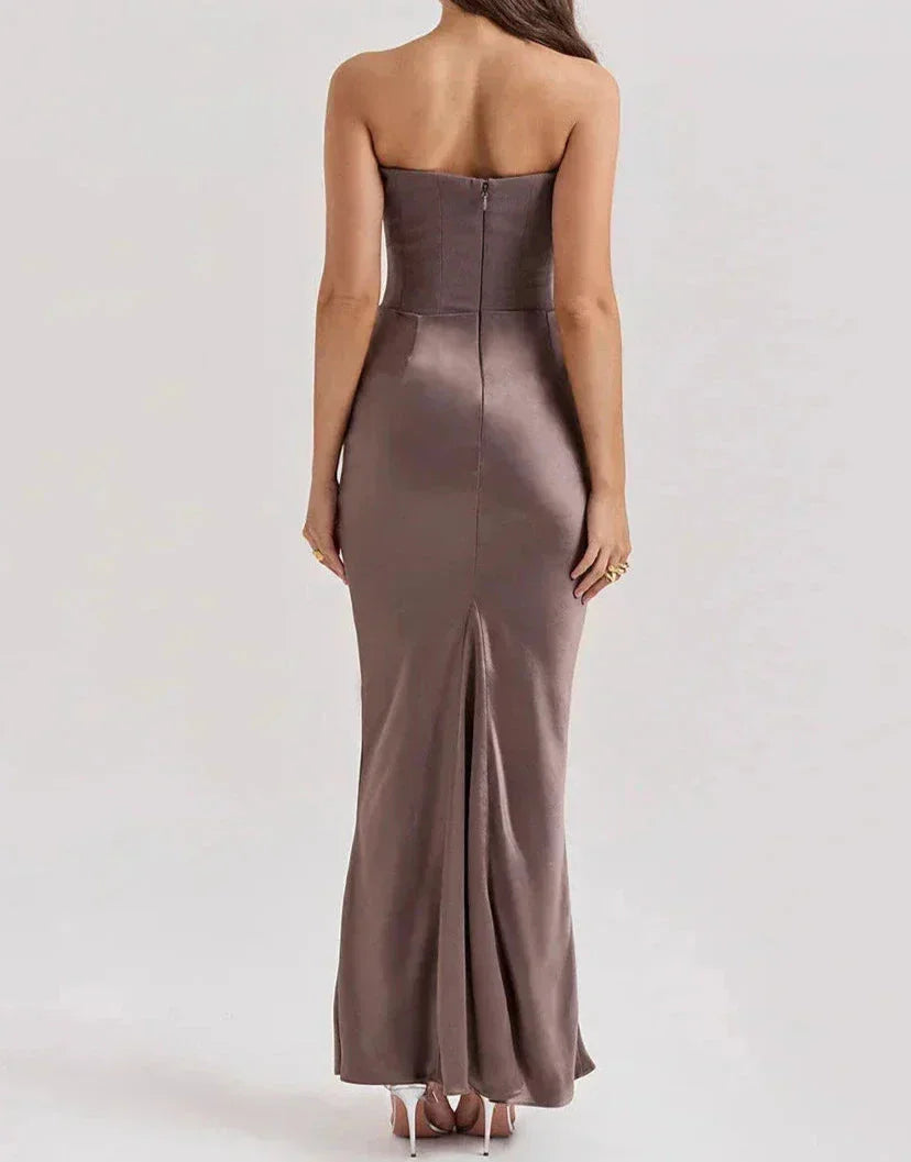 Damen Maxikleid trägerlos mit elegantem Design – High-quality product image.