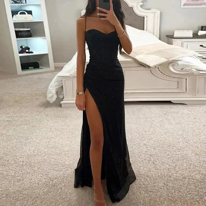 Damen Maxikleid trägerlos mit elegantem hohen Schlitz – High-quality product image.