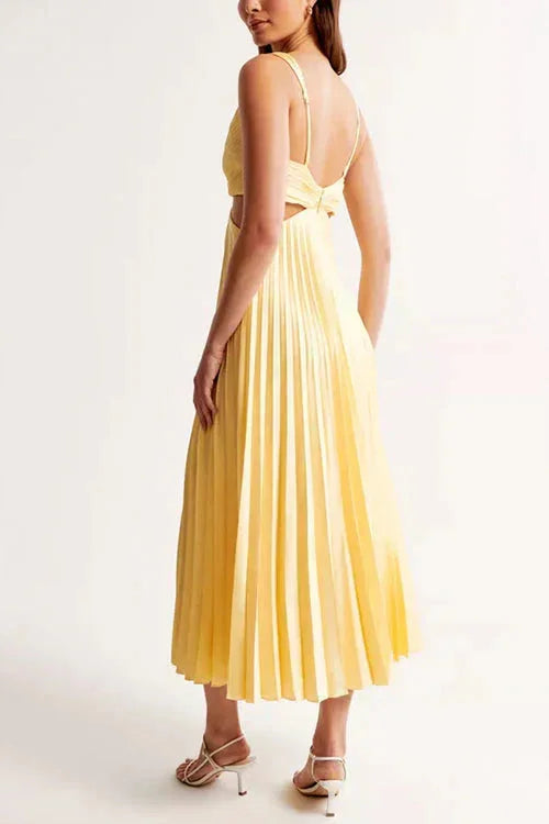 Schwarzes Damen Midi Abendkleid mit Plissee, V-Ausschnitt und edlem Design aus hochwertigem Stoff.