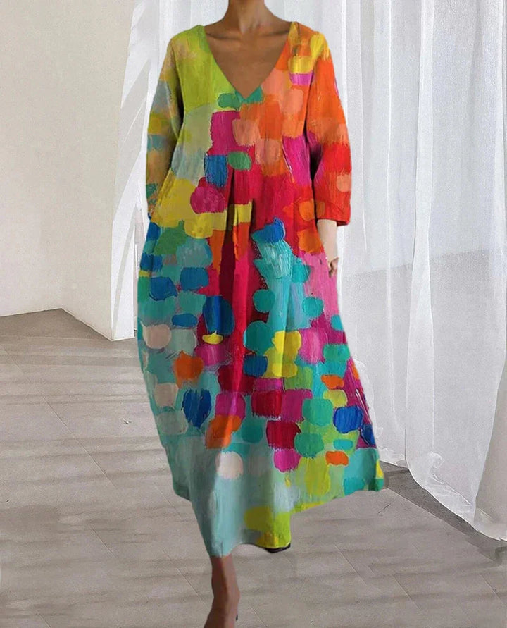 Damen Midi-Kleid aus leichtem Stoff mit buntem Muster und V-Ausschnitt, ideal für den Sommer.